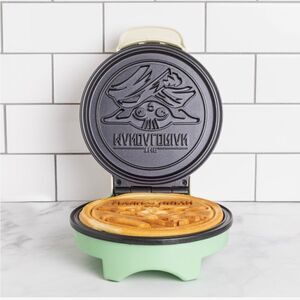 Disney Exclusive Star Wars: The Mandalorian The Child Full Size Waffle Maker NEW